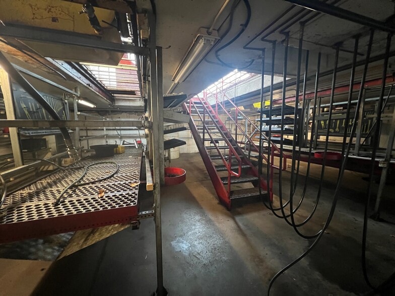 More Photos Of 560 N State Road 135, Greenwood Service Station For Lease