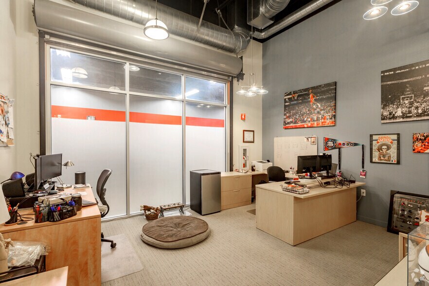 More Photos Of 521 Charcot Ave, San Jose Showroom For Sale