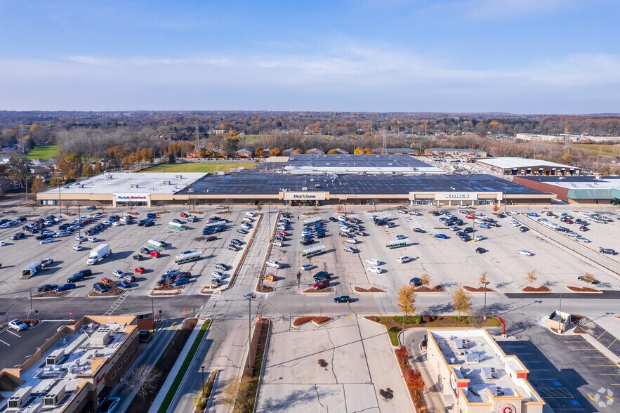 More Photos Of 2525-2677 S 108th St, West Allis General Retail For Lease
