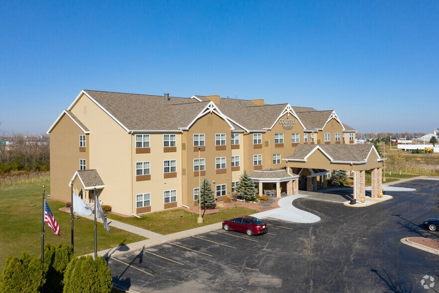 More Photos Of 121 Merwin Way, Fond Du Lac Hotel For Sale