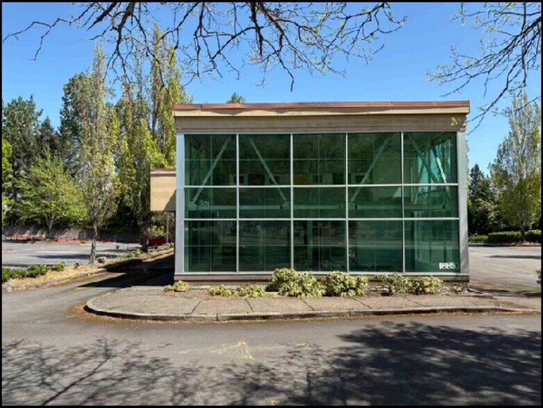 More Photos Of 18850 Williamette Dr, West Linn Office For Sale