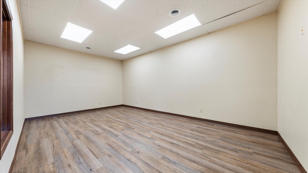 More Photos Of 8318 Gage Blvd, Kennewick Storefront Retail Office For Lease