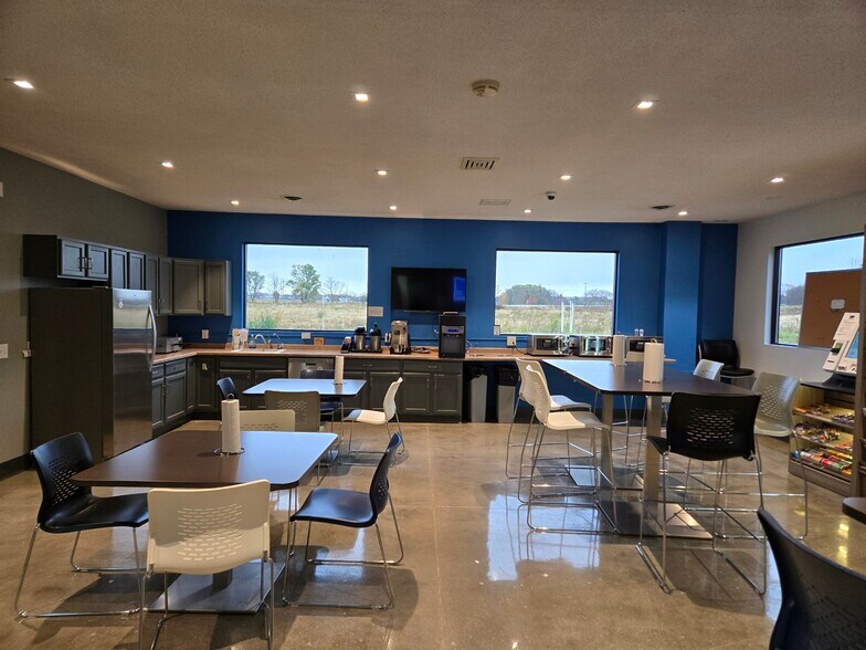 More Photos Of 3305 MN-60, Faribault Office For Sale