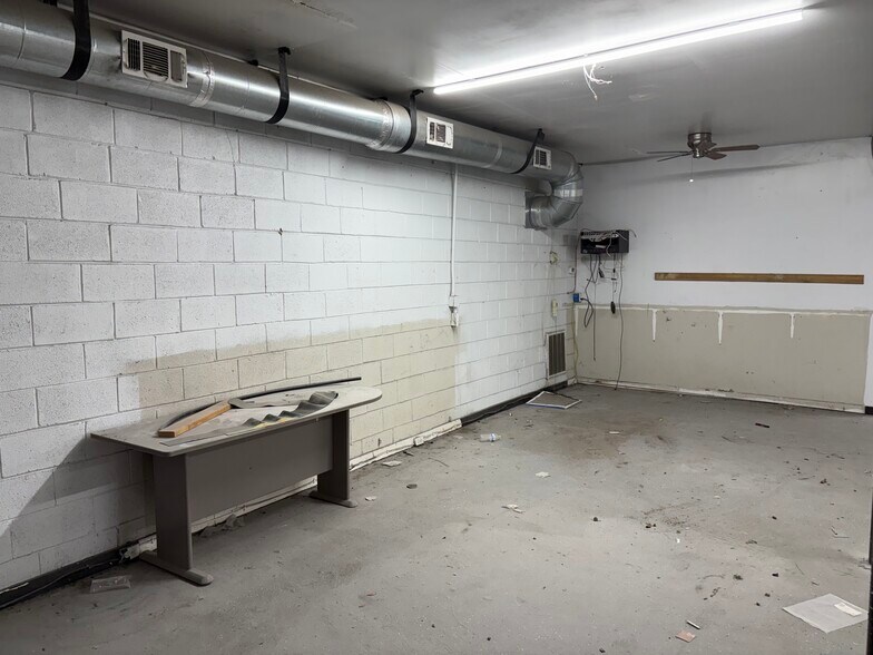 More Photos Of 2707 US Highway 80, Bloomingdale General Retail For Sale
