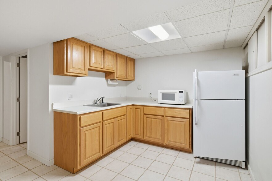 More Photos Of 641 Grattan St, Chicopee Office For Lease