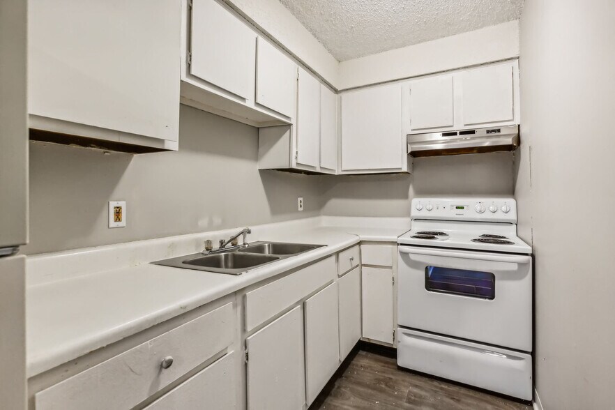 More Photos Of 1001 W 9th St, Russellville Apartments For Sale