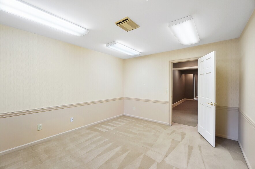More Photos Of 1354 N Monroe Dr, Xenia Medical For Lease