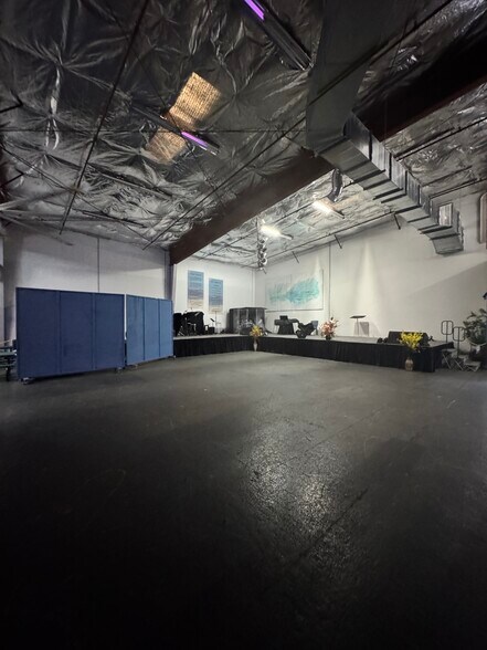 More Photos Of 94-167 Leoleo St, Waipahu Distribution For Lease