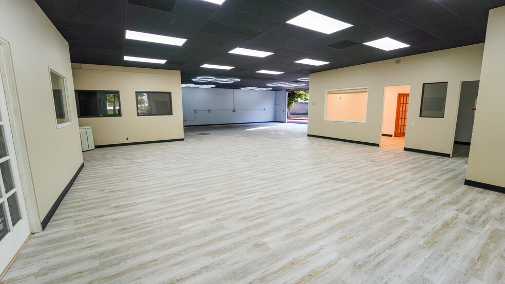 More Photos Of 1900 E Warner Ave, Santa Ana Light Manufacturing For Lease