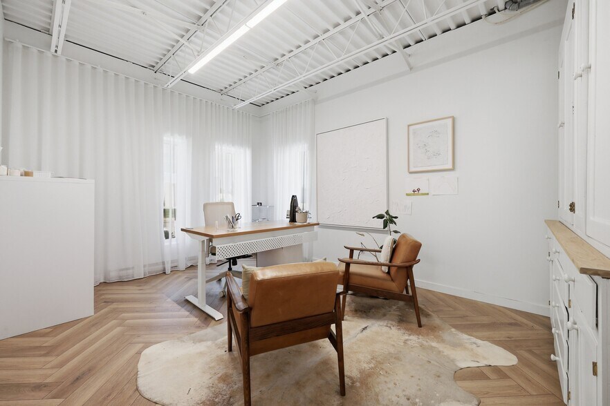 More Photos Of 605 Boul Guimond, Longueuil Warehouse For Sale