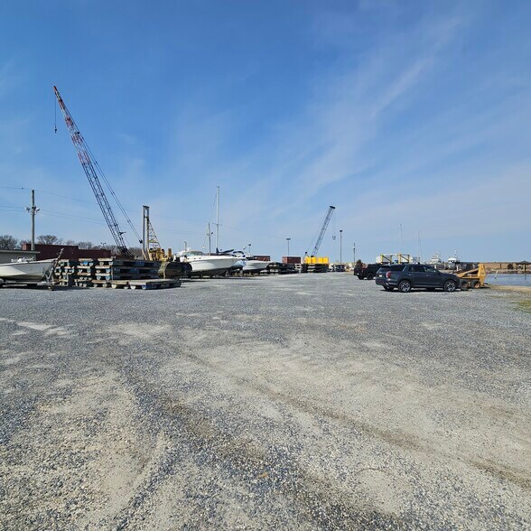 More Photos Of 108 Tilbury Rd, Salem Marina For Sale