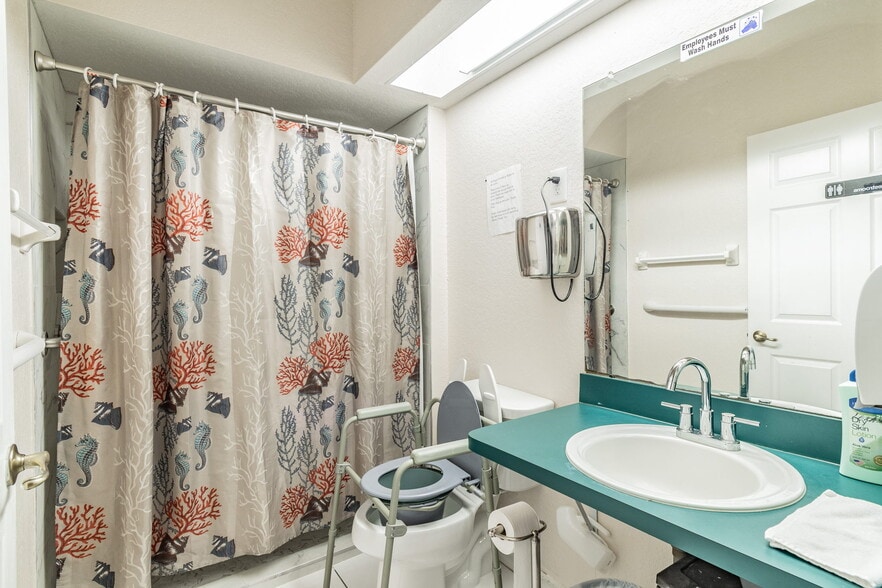 More Photos Of 4407 Millwood Rd, Spring Hill Assisted Living For Sale