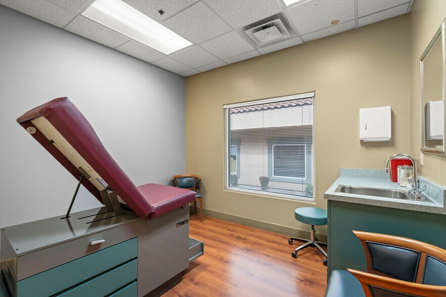 More Photos Of 530 Hammill Ln, Reno Office For Lease