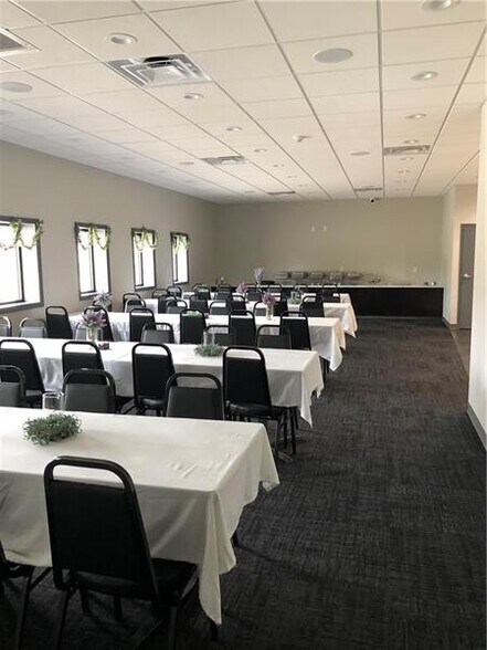 More Photos Of 2615 Freeport Rd, Natrona Heights Bar For Lease