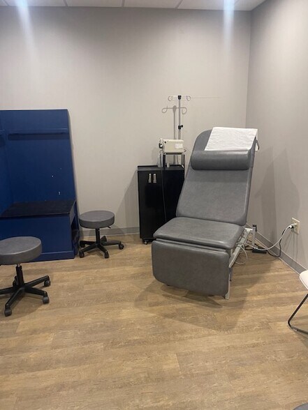 More Photos Of 4851-4899 Bill Gardner Pky, Locust Grove Medical For Lease