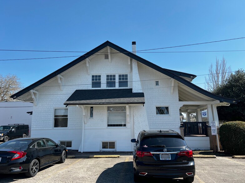 More Photos Of 1535 State St, Salem Office For Sale