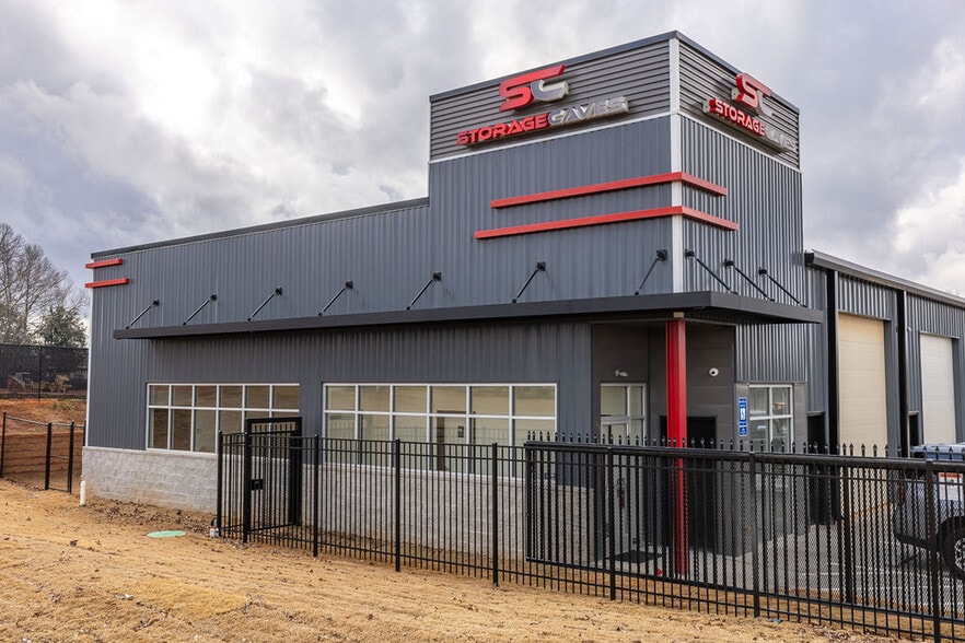 More Photos Of 6034 Lanier Islands Pky, Buford Self Storage For Sale