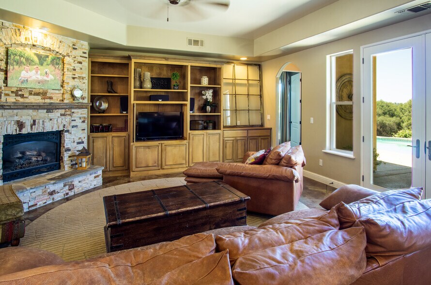 More Photos Of 7071 Ridge Road, Newcastle Winery Vineyard For Sale