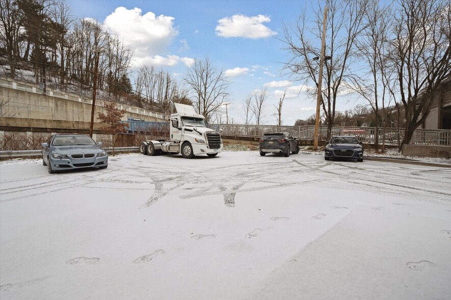 More Photos Of 2404 Saw Mill Run Blvd, Pittsburgh Storefront For Sale