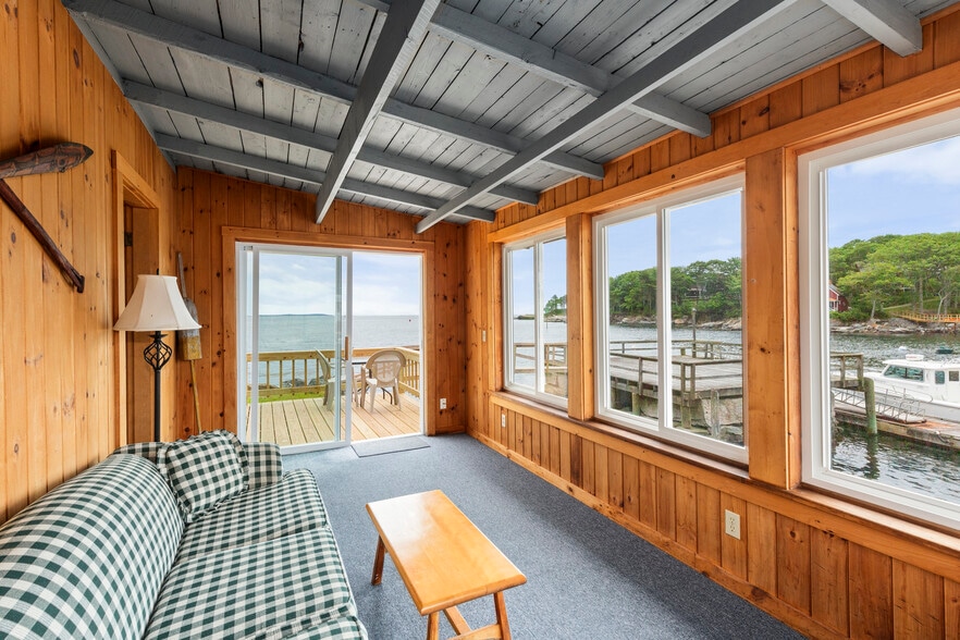 More Photos Of 146 State Route 32, New Harbor Hotel For Sale
