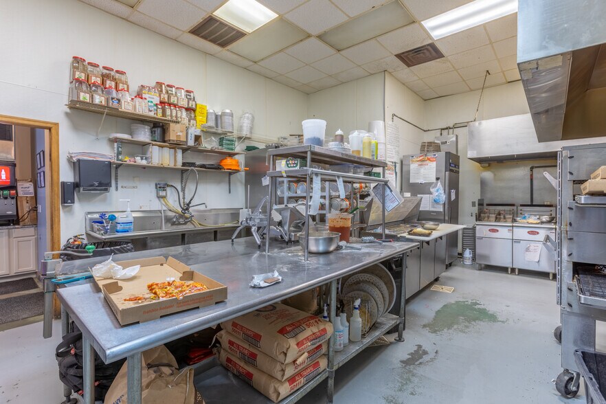 More Photos Of 100 Ridgeview Dr, Smithfield Storefront For Sale