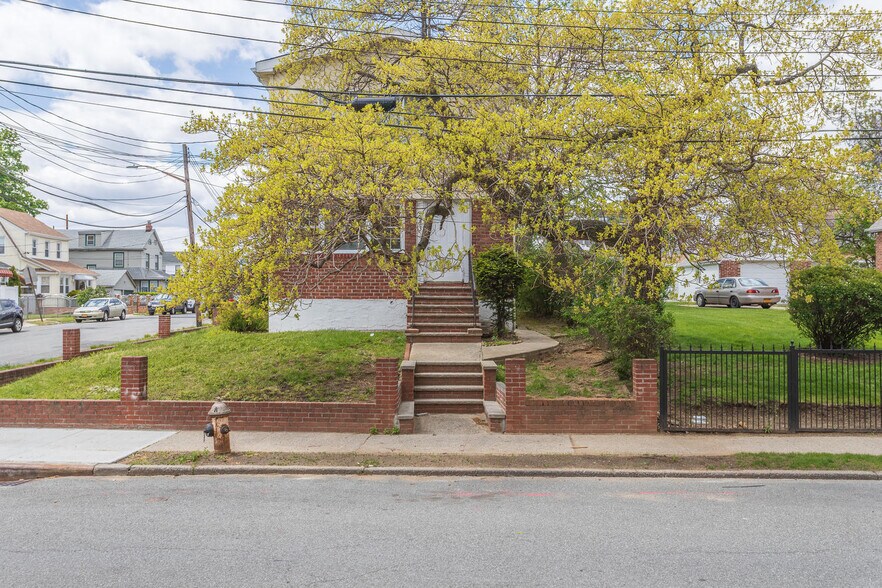More Photos Of 18803 Ridgedale St, Springfield Gardens Apartments For Sale