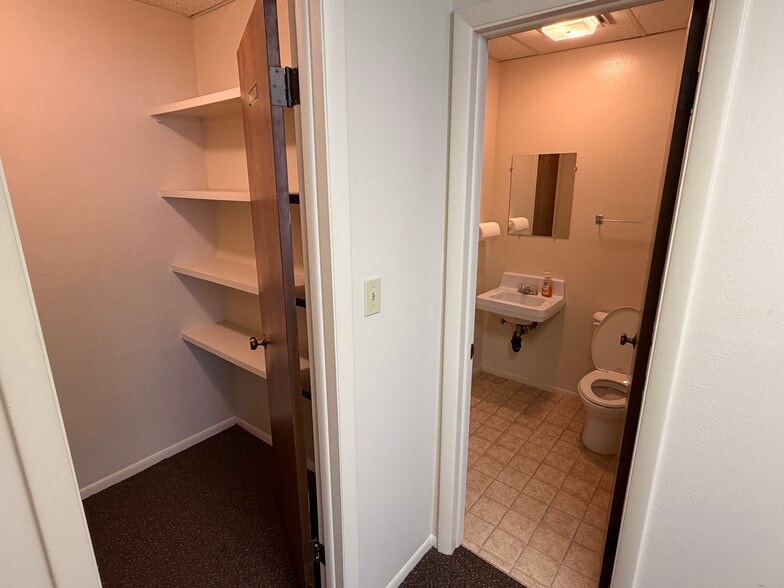 More Photos Of 1950 Courtney Dr, Fort Myers Office For Lease