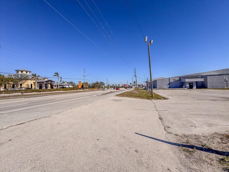 More Photos Of 17671-17681 San Carlos Blvd, Fort Myers Marina For Sale