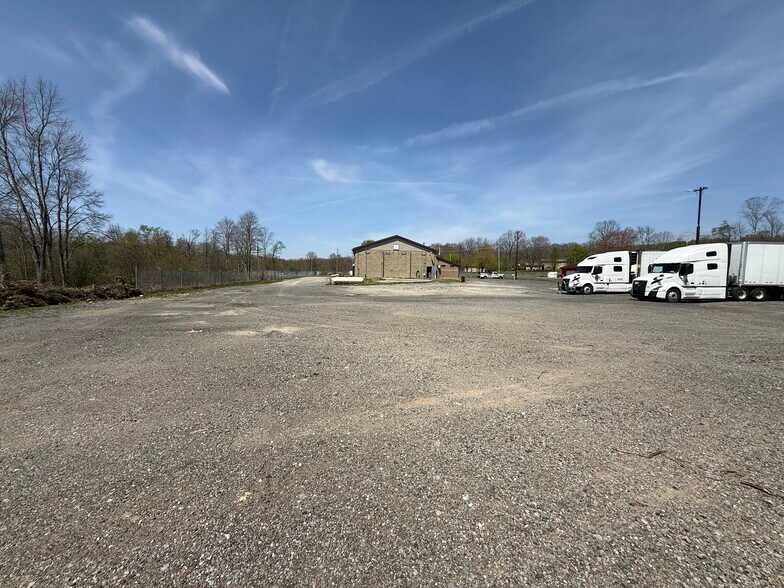 More Photos Of 4881 Pittsburgh Rd, Harrisville Light Distribution For Sale