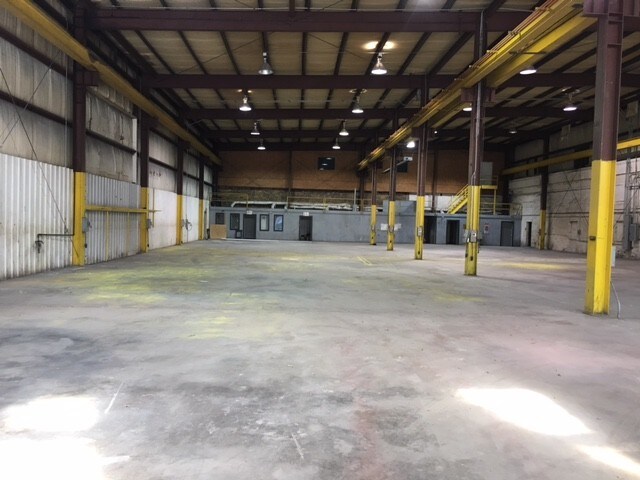 More Photos Of 223-227 S Main St, Wagoner Warehouse For Sale