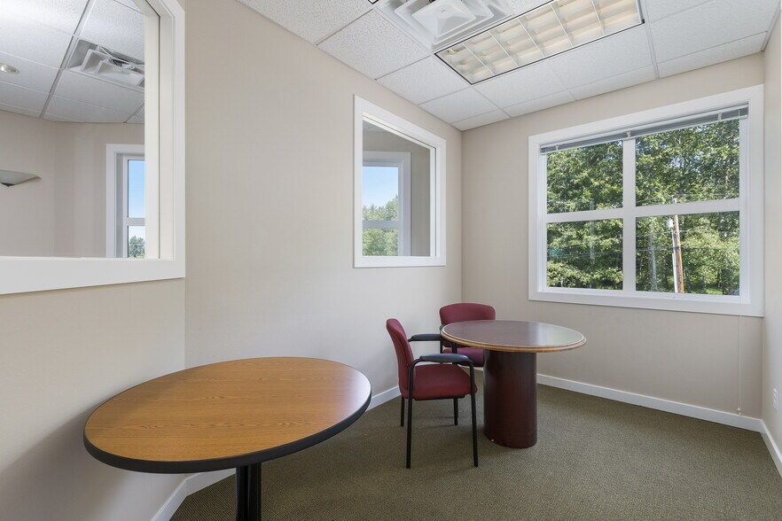 More Photos Of 4061 Eliza Ave, Bellingham Office For Lease