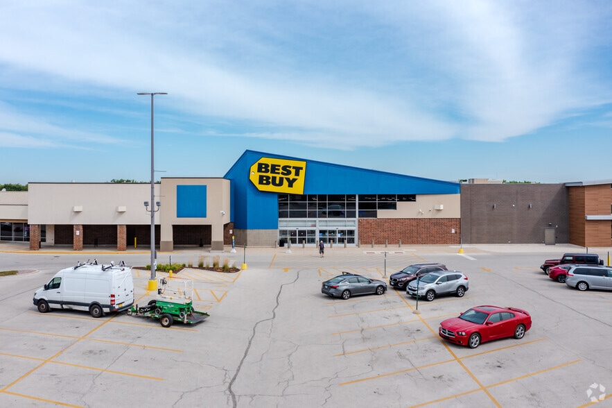 More Photos Of 257-363 N Weber Rd, Bolingbrook Unknown For Lease