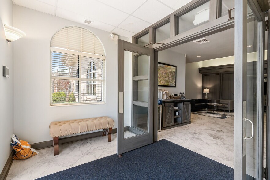 More Photos Of 909 E Republic Rd, Springfield Office For Lease