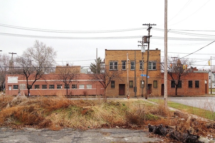 Primary Photo Of 683-703 E 152nd St, Cleveland Auto Repair For Sale