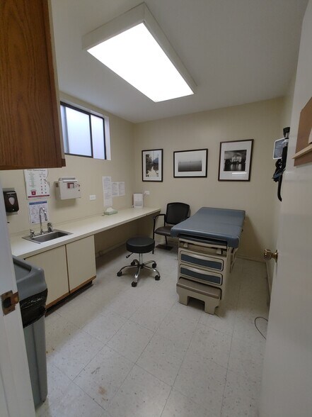 More Photos Of 1842 Noriega St, San Francisco Storefront Retail Office For Lease