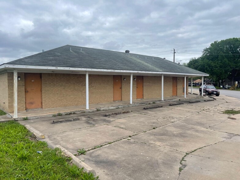 More Photos Of 4602 Avenue H, Rosenberg Hotel For Sale