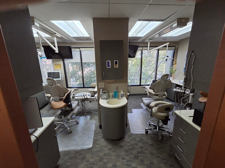 More Photos Of 695 Oak Grove Ave, Menlo Park Medical For Sale