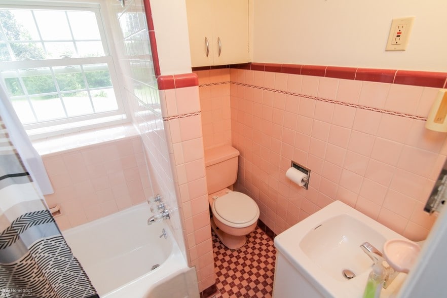 More Photos Of 3305 Municipal Dr, Whitehall Apartments For Sale