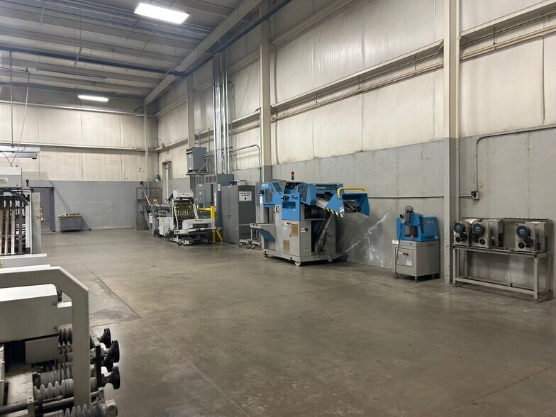 More Photos Of 3340-3350 Main St, Ravenna Light Manufacturing For Sale