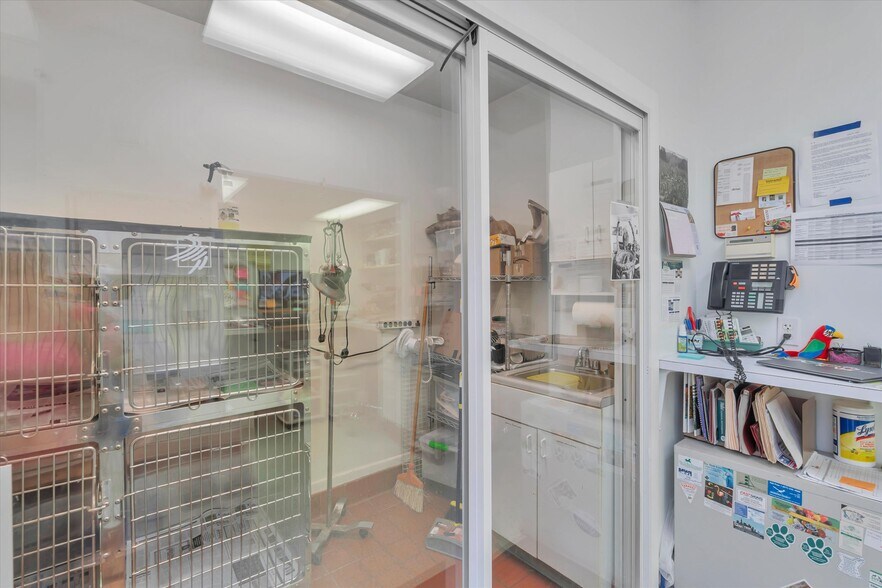 More Photos Of 2143-2145 Taraval St, San Francisco Veterinarian Kennel For Sale