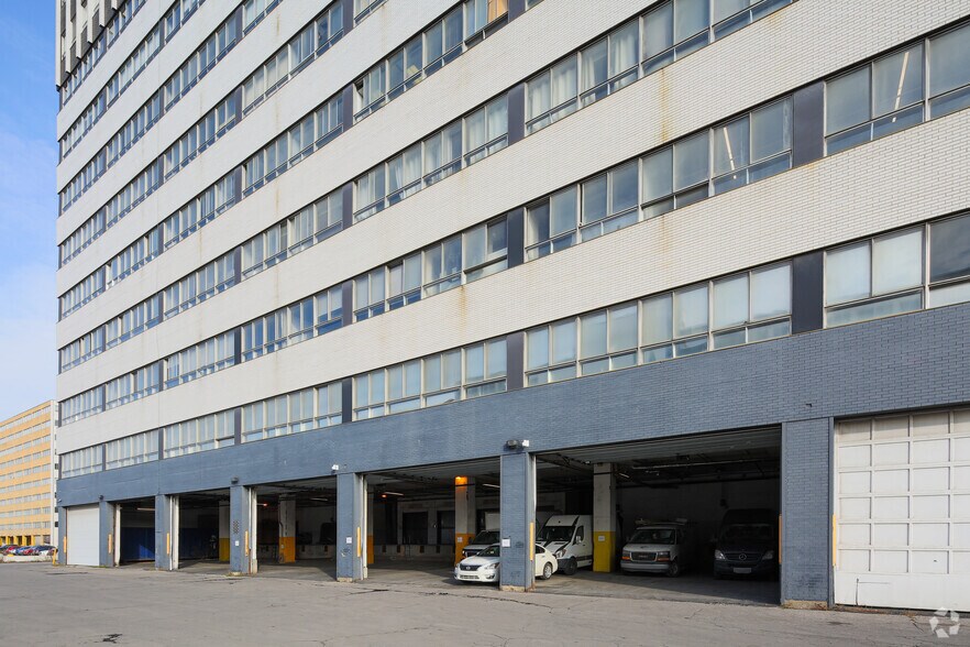 More Photos Of 9300-9340 Boul Saint-Laurent, Montréal Office For Lease