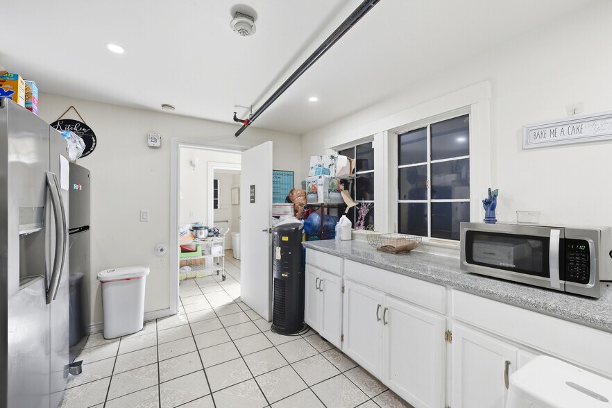 More Photos Of 522 W VERNON Ave, Los Angeles Daycare Center For Sale