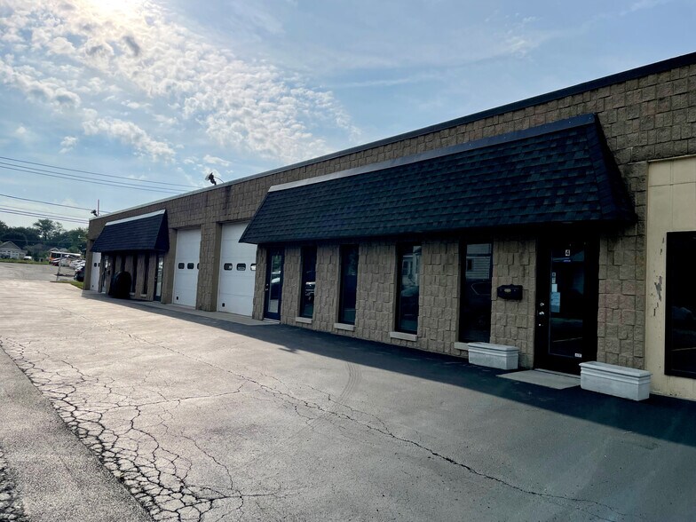 More Photos Of 214 S Hager Ave, Barrington Light Manufacturing For Lease