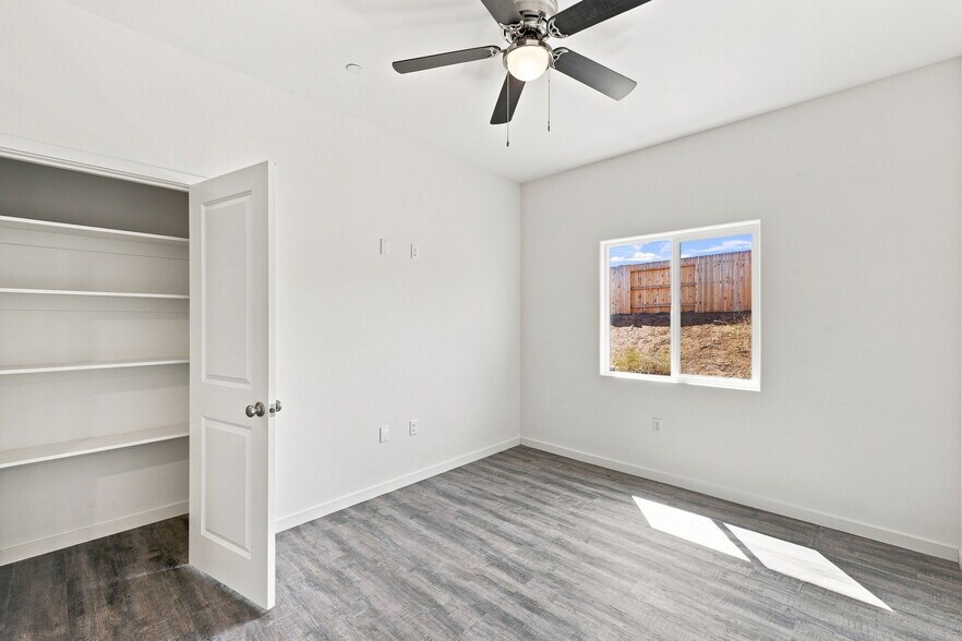 More Photos Of 9121 Prometheus Dr, Bakersfield Apartments For Sale