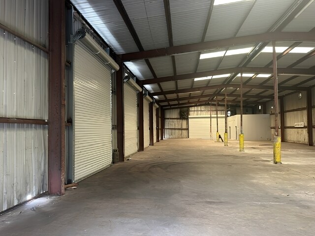 More Photos Of 5921 W Beaver St, Jacksonville Warehouse For Lease