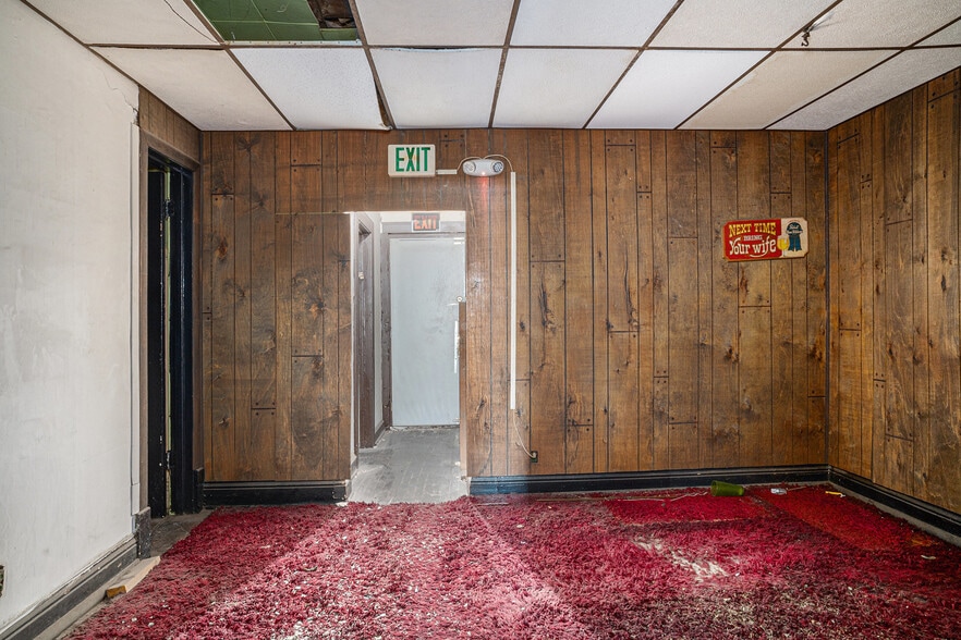 More Photos Of 604 W 151st St, East Chicago General Retail For Sale