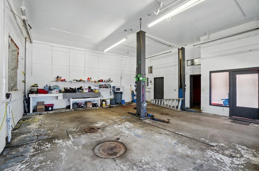 More Photos Of 4500 Dixie Hwy, Franklin Auto Repair For Sale