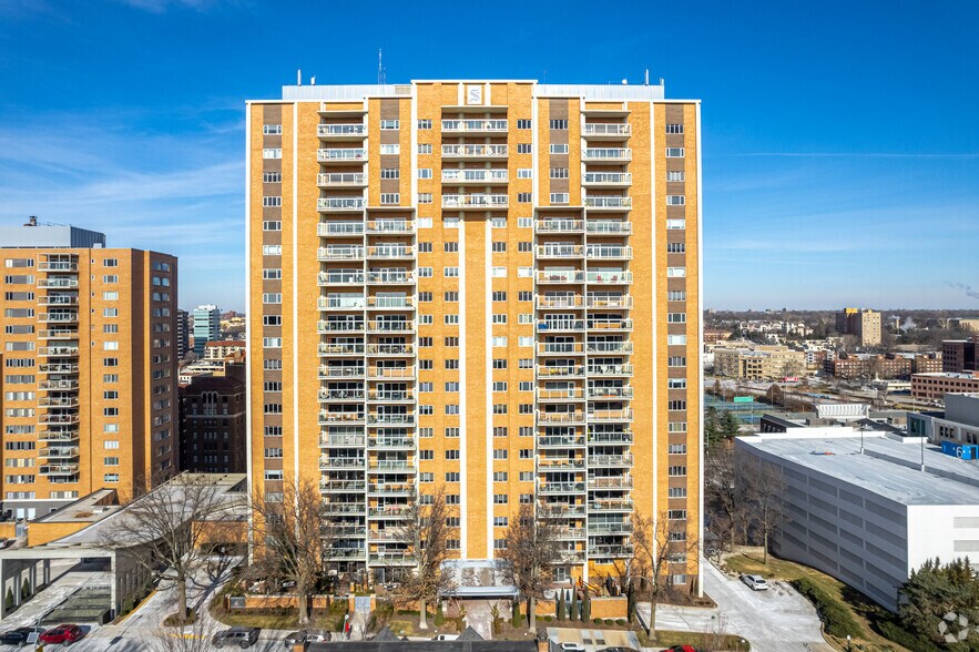 More Photos Of 121 W 48th St, Kansas City Apartments For Sale