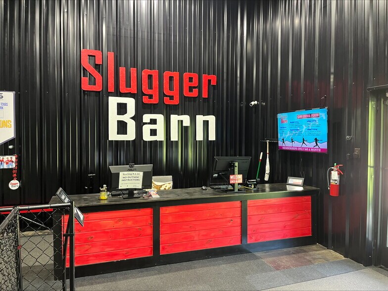 More Photos Of 7301 W 7th St, Texarkana Sports And Entertainment For Sale