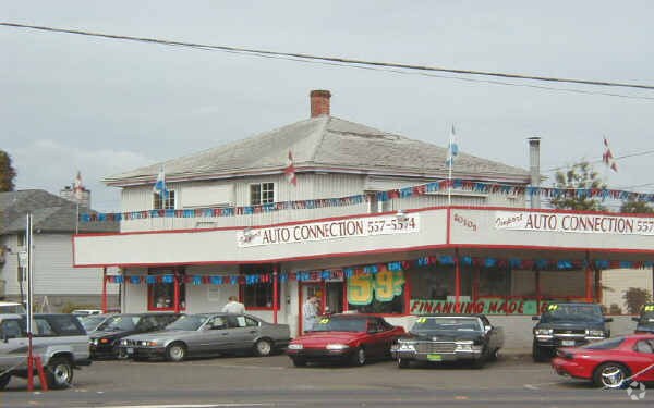 More Photos Of 20105 McLoughlin Blvd, Gladstone Freestanding For Lease